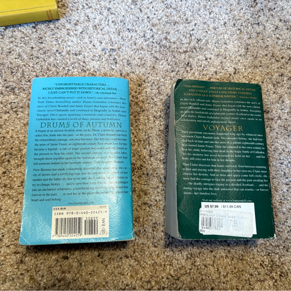 Diana Gabaldon Book Set - Voyager & Drums of Autumn - Picture 2 of 2